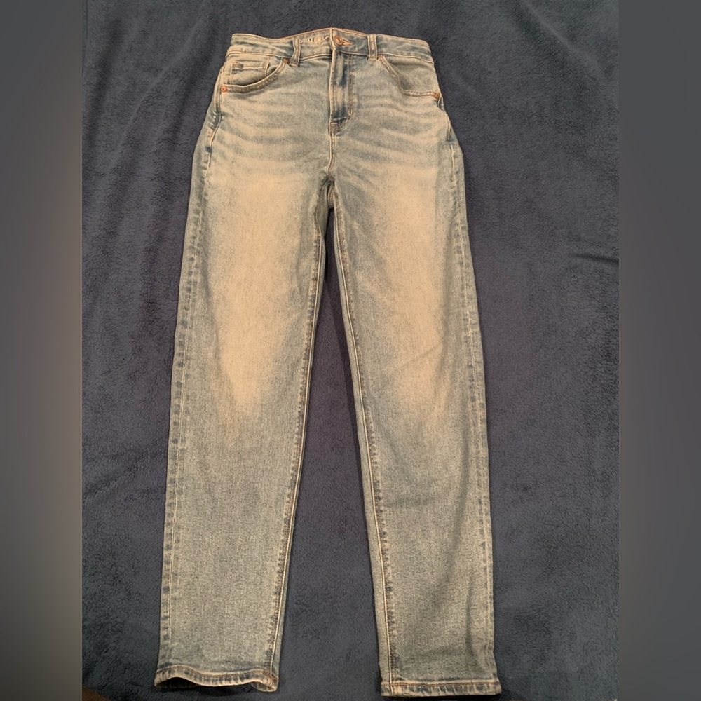 American Eagle Jeans. Classic blue jean. Straight leg. Stretch